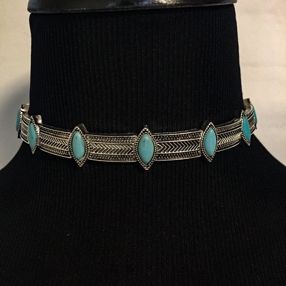 Jewelry - Turquoise & Silver Tone Native Boho Choker